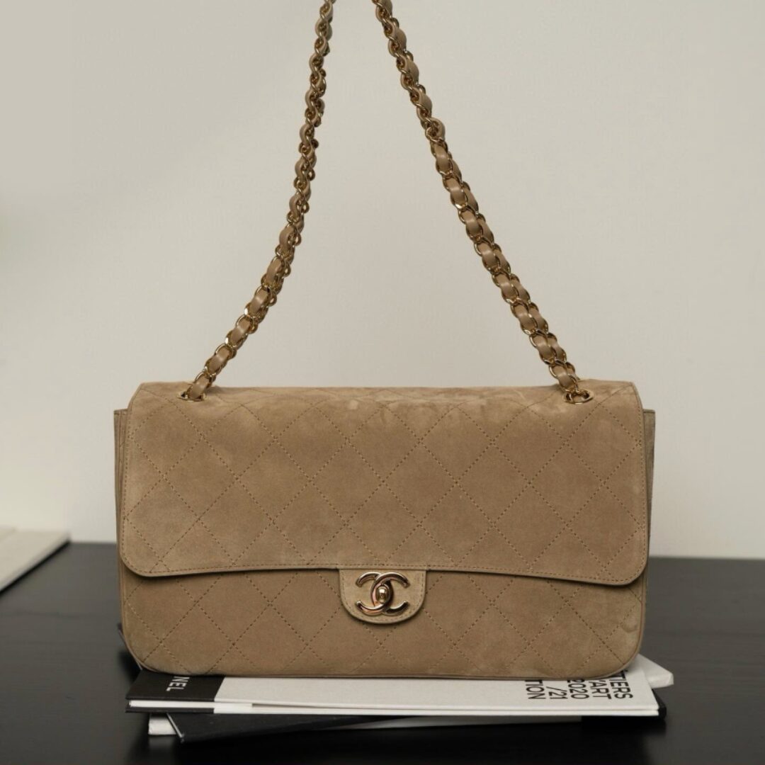 Untitled-design-2026-05-09T021902.841.jpg Chanel Maxi Souplissimo flap bag - Image 1