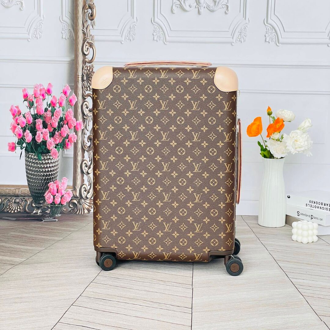 Untitled-design-2026-05-09T064821.980.jpg Louis Vuitton Horizon 55 rolling suitcase in Monogram Canvas - Image 1