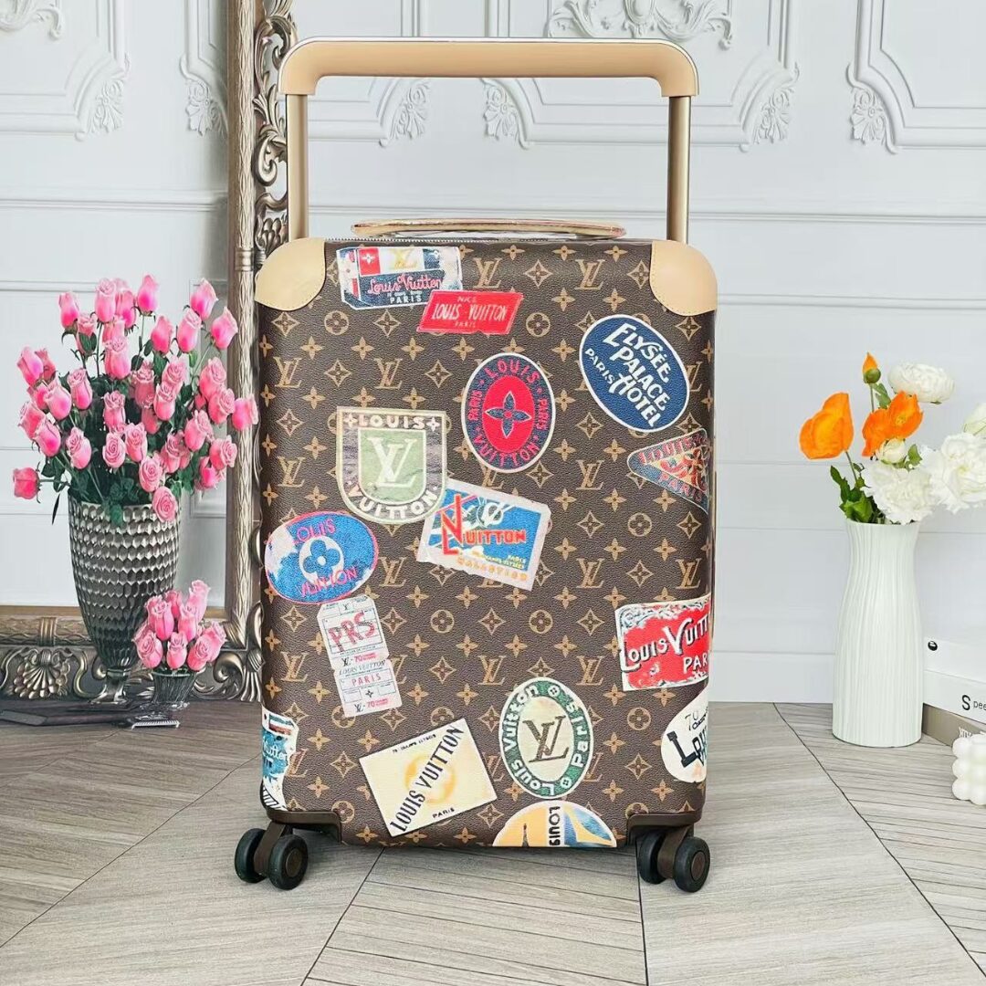 Untitled-design-2026-05-10T034040.678.jpg Louis Vuitton Horizon 55 suitcase in Monogram Canvas - Image 1