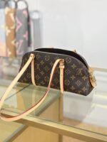 Louis Vuitton Squire East West bag Monogram - Image 7