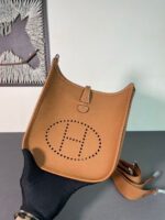 HN Evelyne III 29 - Image 3