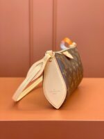Louis Vuitton Pochette Tirette bag in monogram coated canvas - Image 2