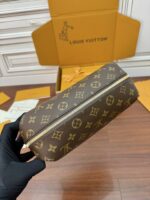 Louis Vuitton Cosmetic Pouch GM in Monogram canvas - Image 2