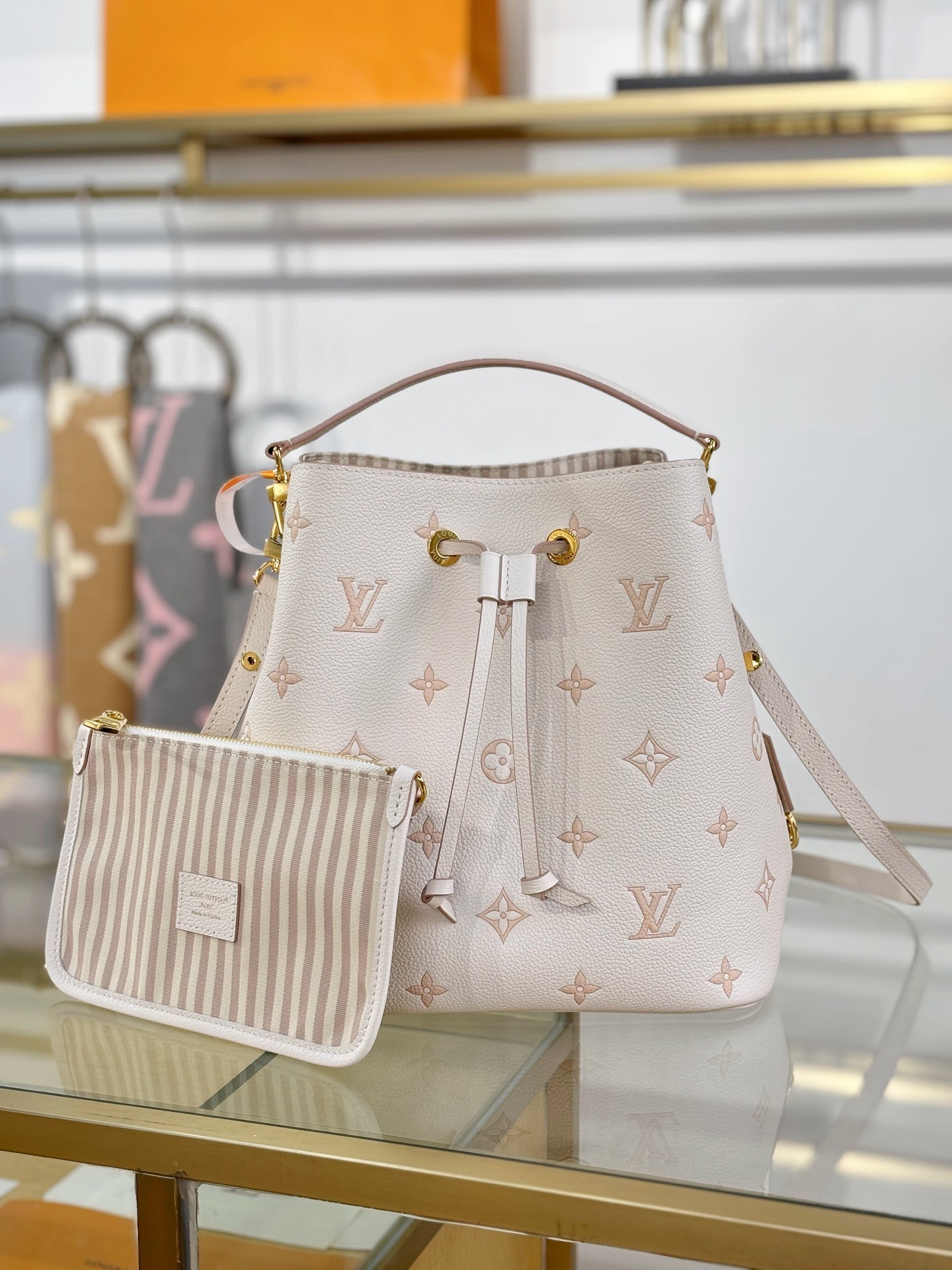 ce3b0f5e.jpg Louis Vuitton NéoNoé MM bucket bag - Image 1