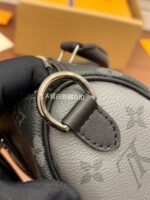 Louis Vuitton Keepall Bandoulière 25 Bag in Monogram Eclipse - Image 7