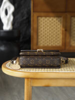 Louis Vuitton Pochette Métis East West bag - Image 5