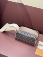 Louis Vuitton Dopp Kit Toilet Pouch in Monogram Canvas - Image 4