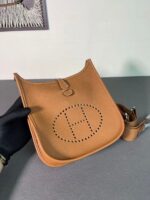 HN Evelyne III 29 - Image 4