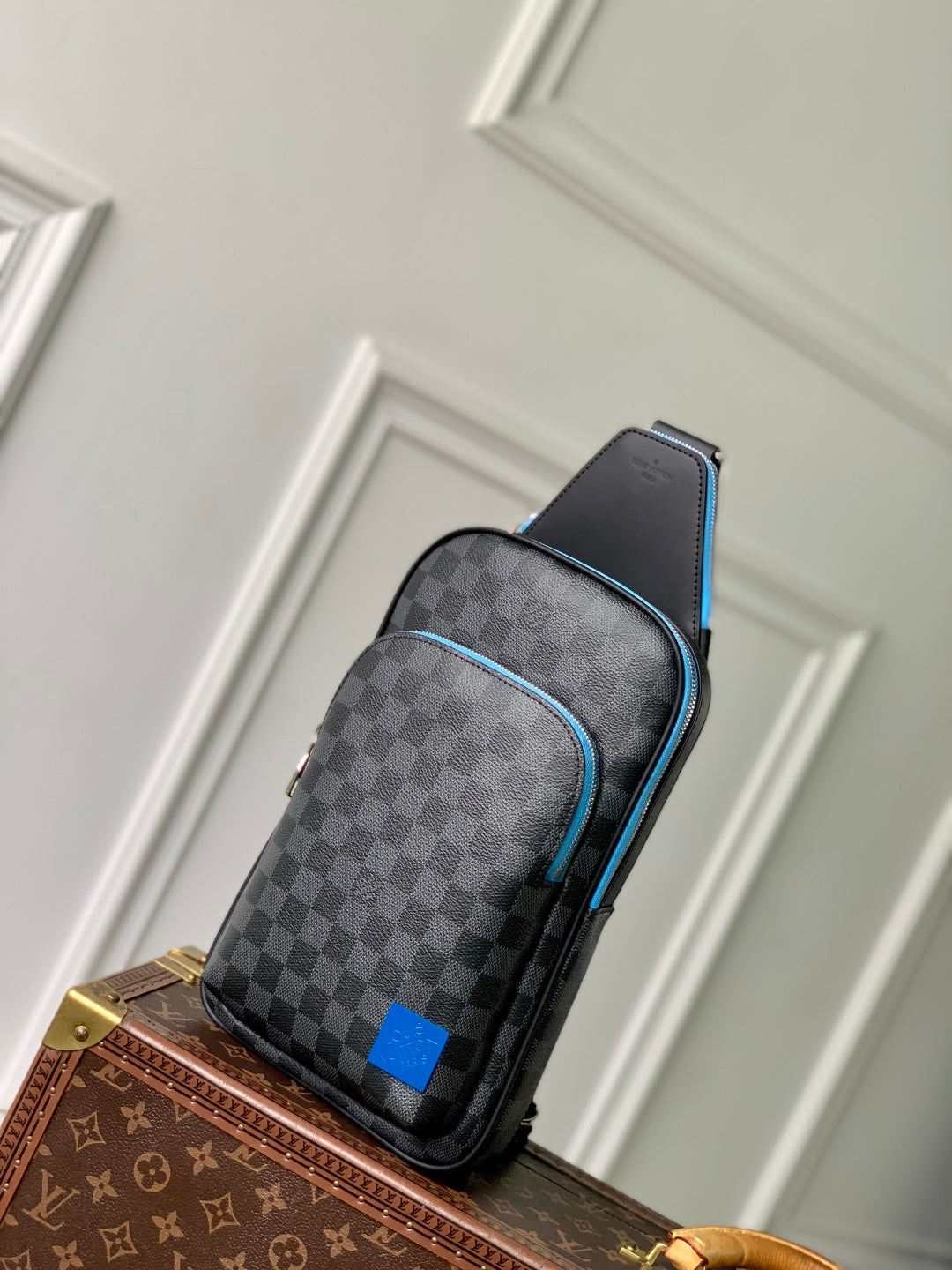 imgHD_4828b284_20250426_cmp_i1745655636806_1067_0_1_jpg.jpg LV AVENUE SLINGBAG 31 IN BLACK AND GREY DAMIER GRAPHITA CANVAS CALFSKIN - Image 1