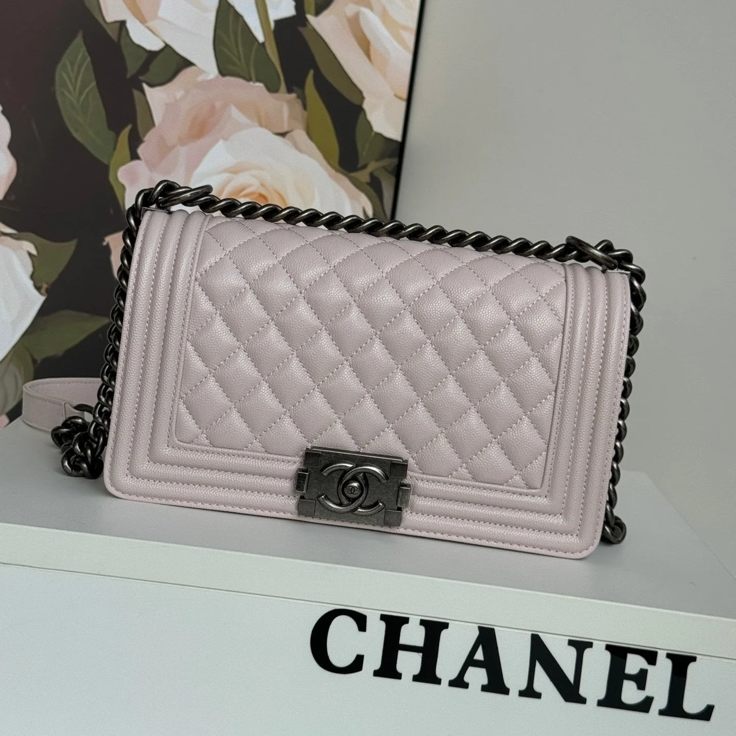 img_0316.png CHANEL BOY BAG MEDIUM 25 IN PINK CALFSKIN - Image 1