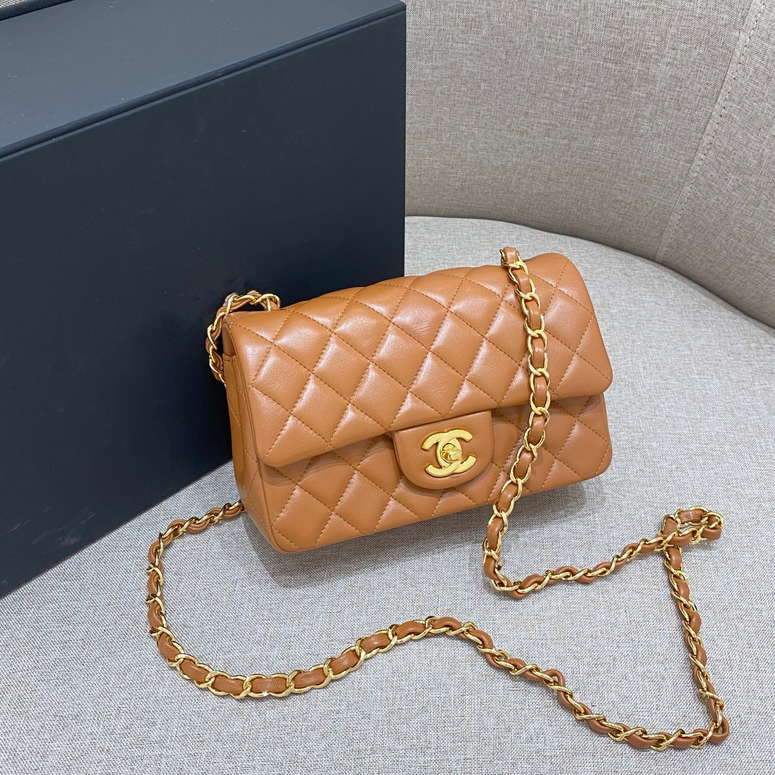 img_0389-1.png CHANEL FLAP BAG 20CM CARAMEL LAMBSKIN GOLD HARDWARE - Image 1