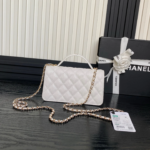 CHANEL 25C FLAP BAG 18 IN WHITE SHINY GRAINED CALFSKIN GOLD HARDWARE - Image 6