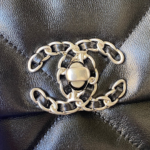CHANEL CC MEDIUM 26 FLAP BAG IN BLACK LAMBSKIN - Image 6