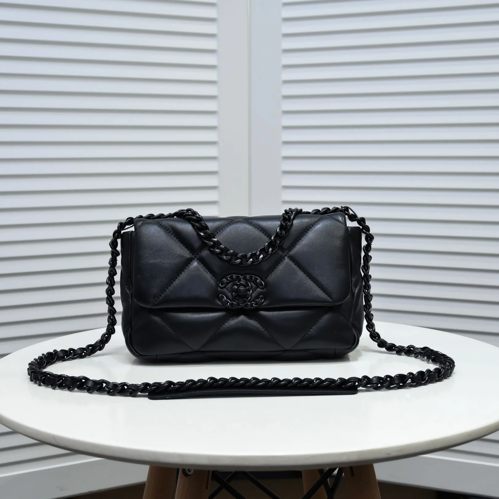 img_0560-1.png CHANEL 19 Small in Black - Image 1