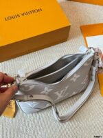 Louis Vuitton Boulogne PM handbag in Monogram Empreinte - Image 3