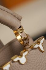 Louis Vuitton Capucines - Image 3