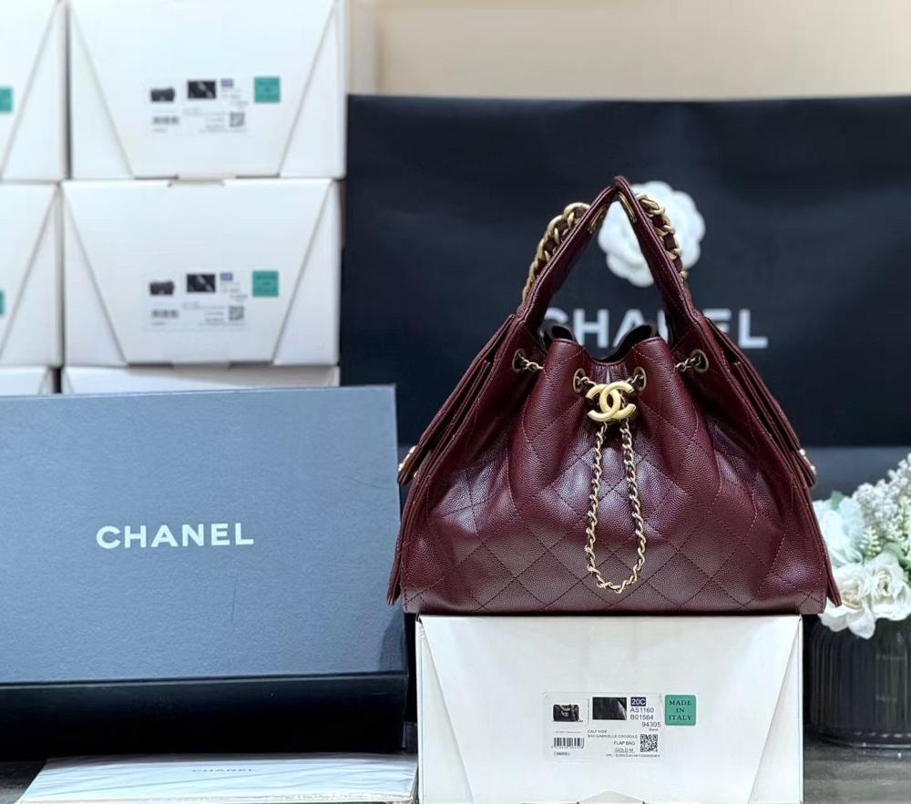 img_4452.jpeg Chanel Small 25 Hobo bag in burgundy - Image 1