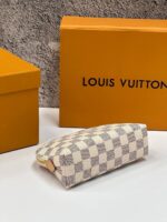 Louis Vuitton Pochette Cosmetic pouch MM - Image 2