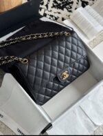 Chanel Classic Flap medium Black Gold Hardware