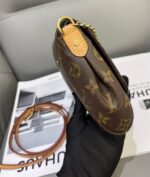 Louis Vuitton Favorite MM - Image 5