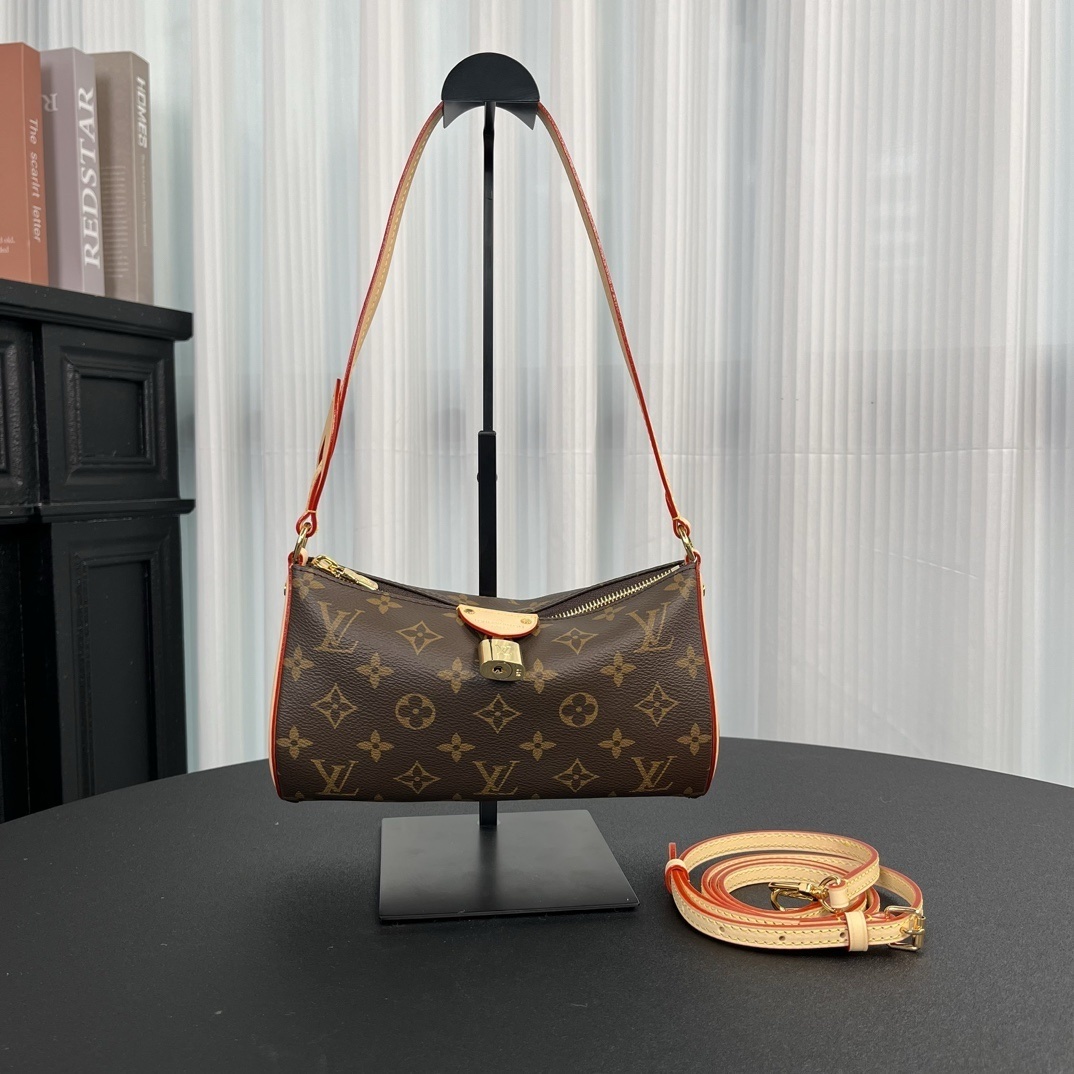 img_7093-3.jpeg Louis Vuitton Pochette Tirette bag in Monogram Canvas - Image 1