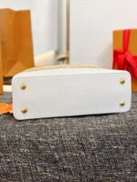 Louis Vuitton Capucines BB handbag in white Taurillon leather - Image 3