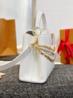 Louis Vuitton Capucines BB handbag in white Taurillon leather - Image 2