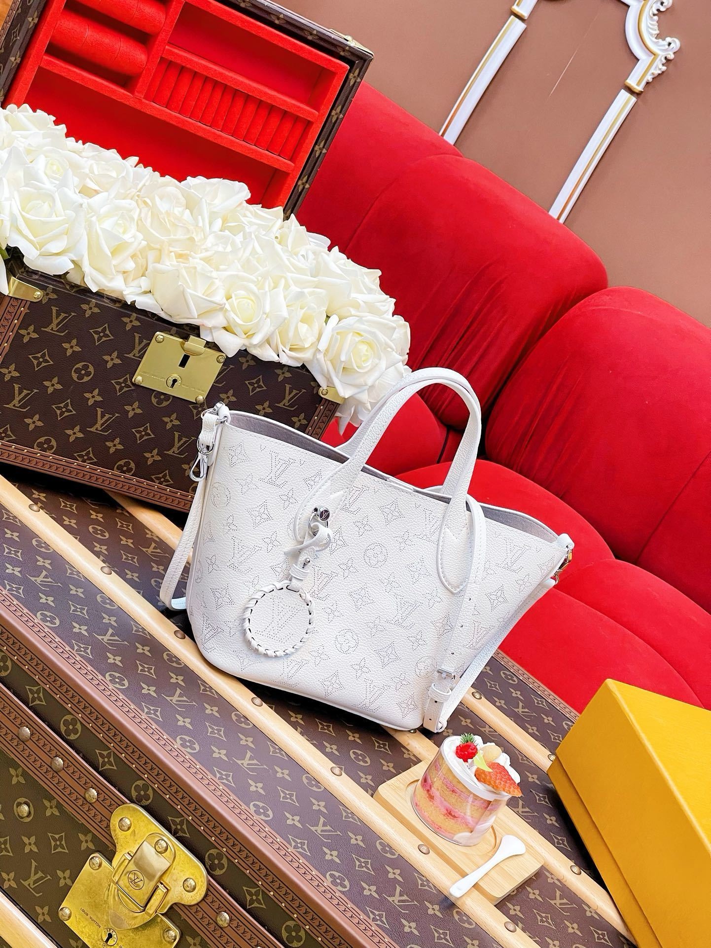 img_7155.jpeg Louis Vuitton Blossom PM Mahina leather 2-way shoulder bag - Image 1