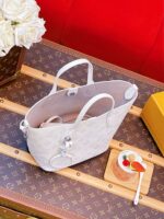 Louis Vuitton Blossom PM Mahina leather 2-way shoulder bag - Image 4
