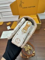 Louis Vuitton Pochette Métis East West - Image 2