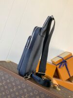 LV AVENUE SLINGBAG 31 IN NAVY BLUE TAIGA LEATHER - Image 3