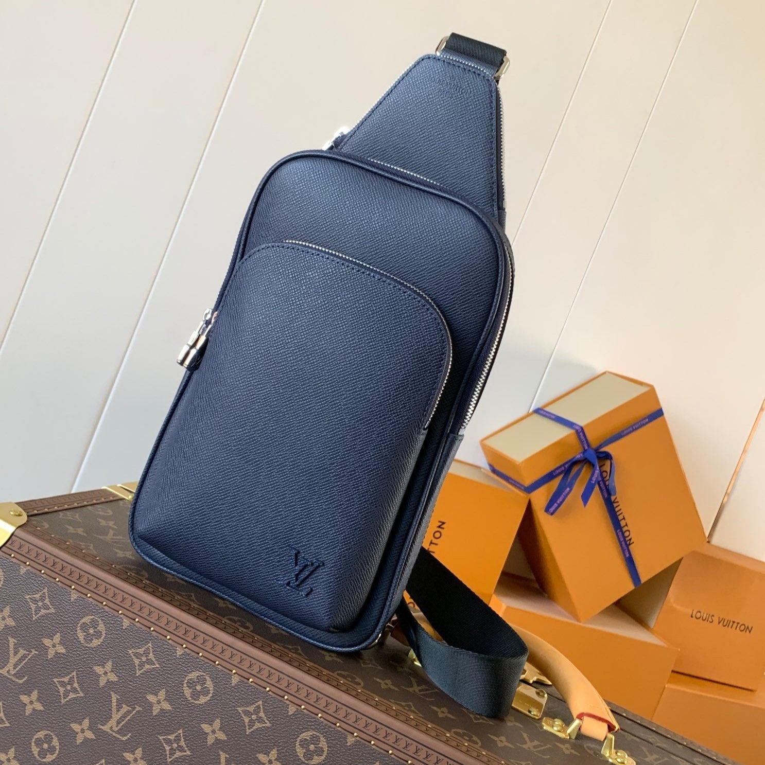 img_7389d836_20241107_i1730962347_8427_4_jpg.jpg LV AVENUE SLINGBAG 31 IN NAVY BLUE TAIGA LEATHER - Image 1