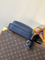 LV AVENUE SLINGBAG 31 IN NAVY BLUE TAIGA LEATHER - Image 6