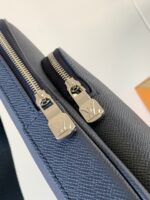 LV AVENUE SLINGBAG 31 IN NAVY BLUE TAIGA LEATHER - Image 7