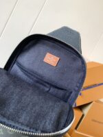 LV AVENUE SLINGBAG 31 IN BLACK MONOGRAM CANVAS WITH BROWN LOGO - Image 7