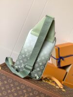 LV AVENUE SLINGBAG 31 IN WHITE AND BLACK OMBRE MONOGRAM CANVAS - Image 4