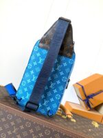 LV AVENUE SLINGBAG 31 IN BLUE AND BROWN TAIGA LEATHER - Image 2