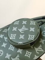 LV DUO CROSSBAG BAG 42 IN GREEN AND WHITE MONOGRAM SHADOW COWHIDE - Image 4