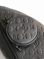 LV DUO CROSSBAG BAG 42 IN BLACK EMBOSSED CALFSKIN - Image 6