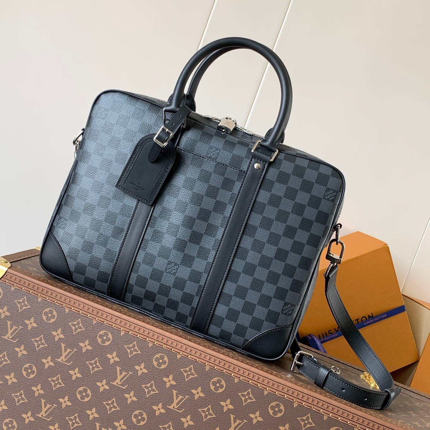 img_7389d836_20250311_i1741682462_1668_2_jpg.jpg LV DUO CROSSBAG BAG 42 IN BLACK EMBOSSED CALFSKIN - Image 1