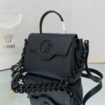 Versace La Medusa medium top handle bag in black grained leather - Image 3