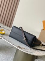 LV Multipass Black M28029 - Image 2