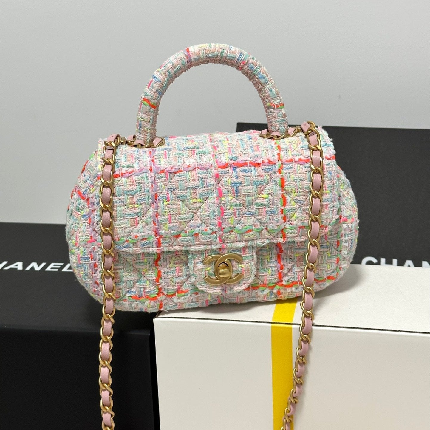 img_b885826e_20240107_i1704560517_5601_0_jpg.jpg Chanel Mini Flap Bag with Top Handle Pink Tweed Bag - Image 1