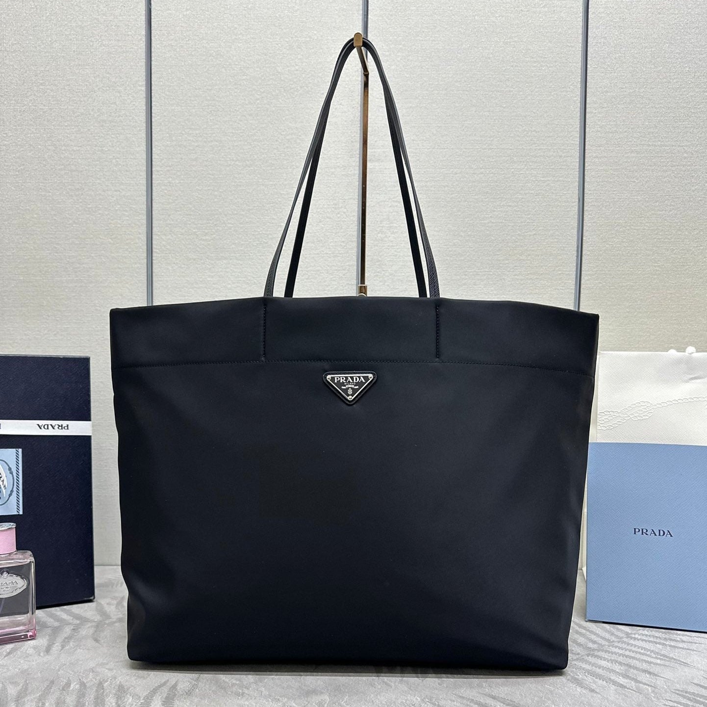 img_d707740b_20231225_i1703504798_4107_0_jpg.jpg MEDIUM SHOPPING BAG 40 IN BLACK RE-NYLON FABRIC - Image 1