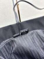MEDIUM SHOPPING BAG 40 IN BLACK RE-NYLON FABRIC - Image 3