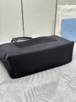 CLASSIC TOTE BAG 43 IN BLACK RE-NYLON FABRIC - Image 4