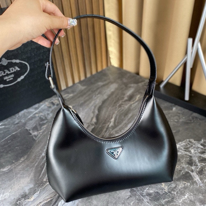 img_f3148535_20250302_i1740907253_4520_4_jpg.jpg CLEO SHOULDER BAG 30 IN BLACK GLOSSY CALFSKIN - Image 1