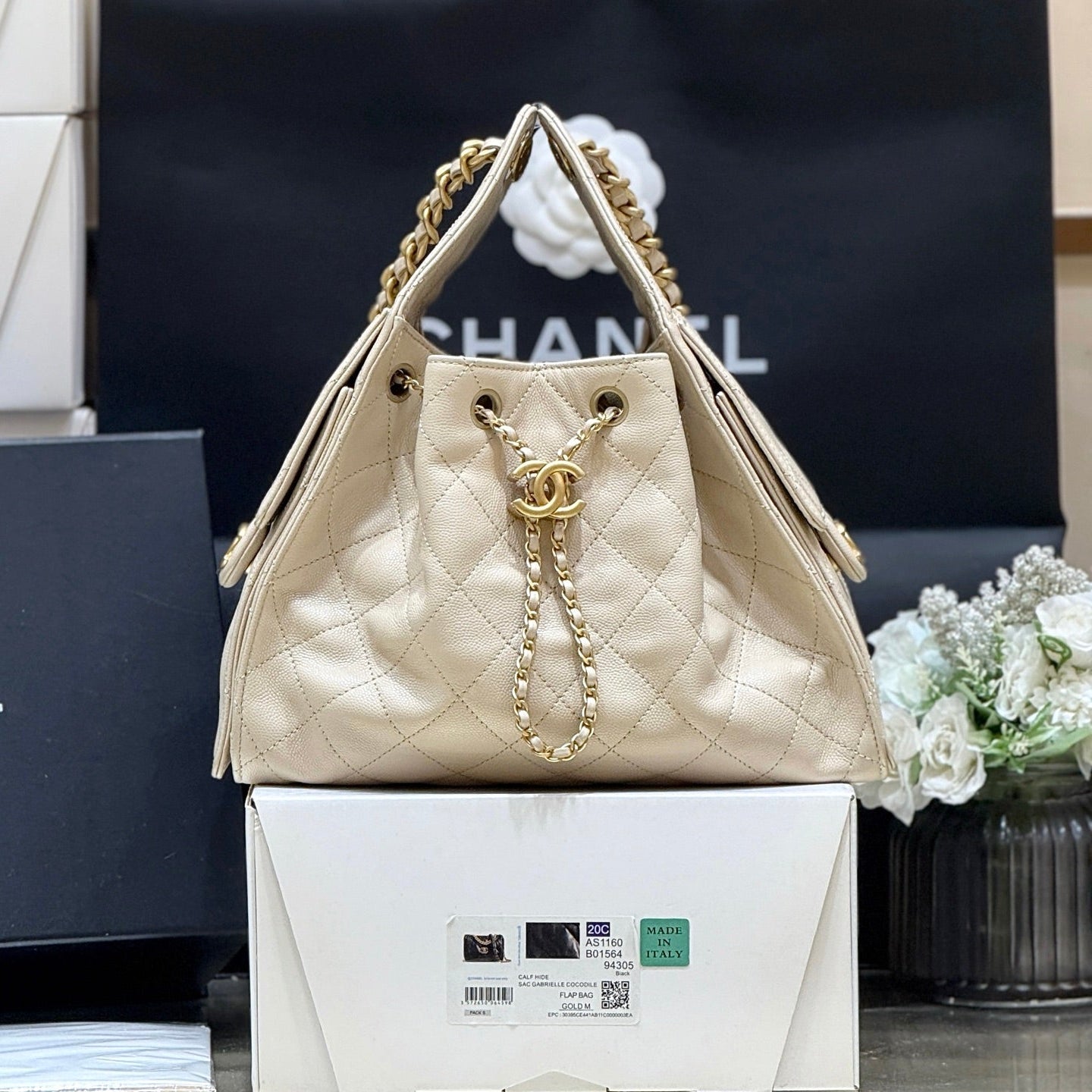 img_f3c7fd90_20250416_i1744770961323_7670_0_0_jpg-1.jpg CHANEL 25 HANDBAG IN CREAM SMALL GOLD HARDWARE - Image 1