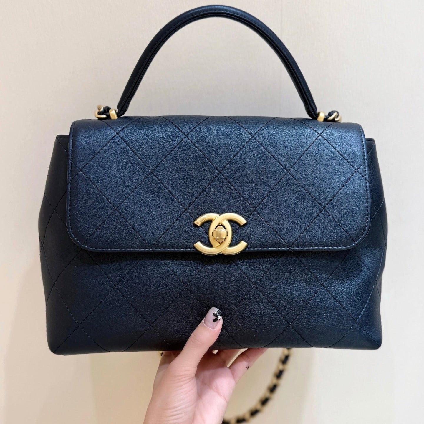 img_f3c7fd90_20250511_i1746977814851_5705_0_4_jpg.jpg CHANEL Maxi Flap Bag with Top Handle - Image 1