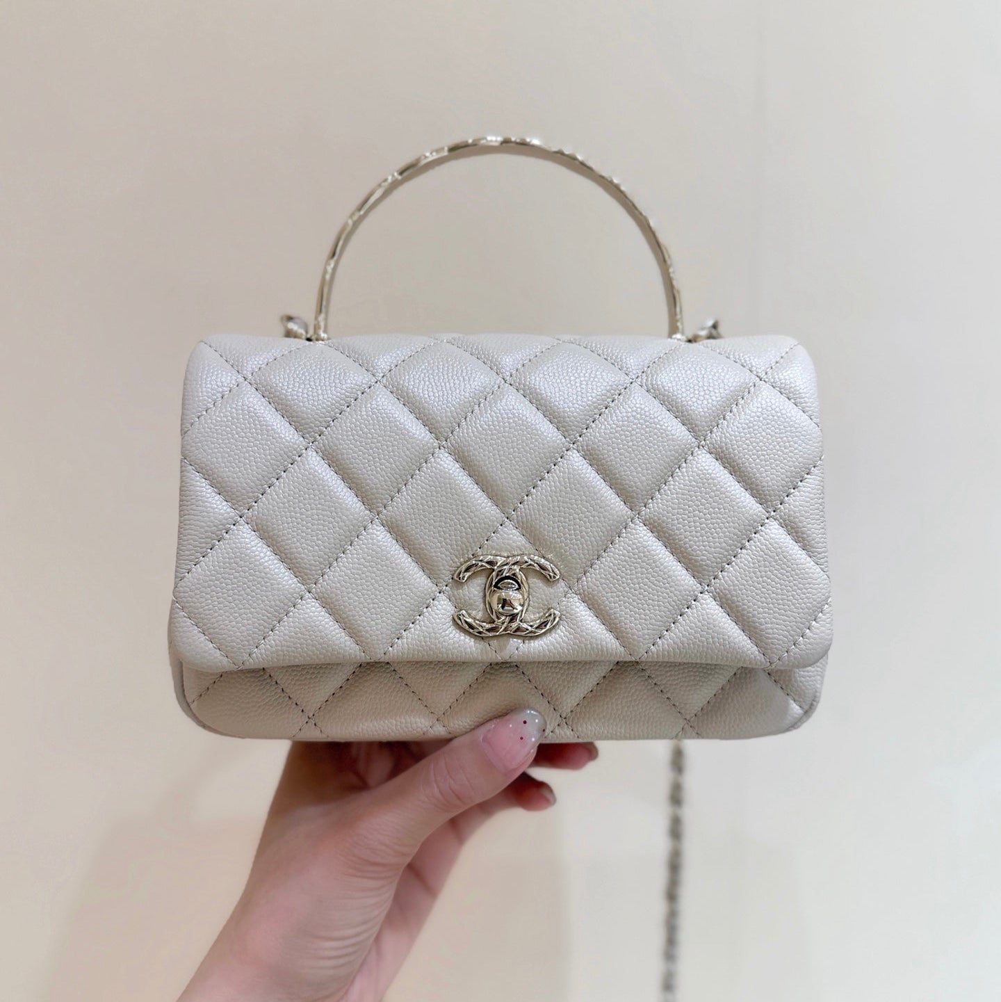 img_f3c7fd90_20250615_i1749969641028_1896_0_0_jpg.jpg Chanel Nano Coco Handle bag Gold Hardware - Image 1